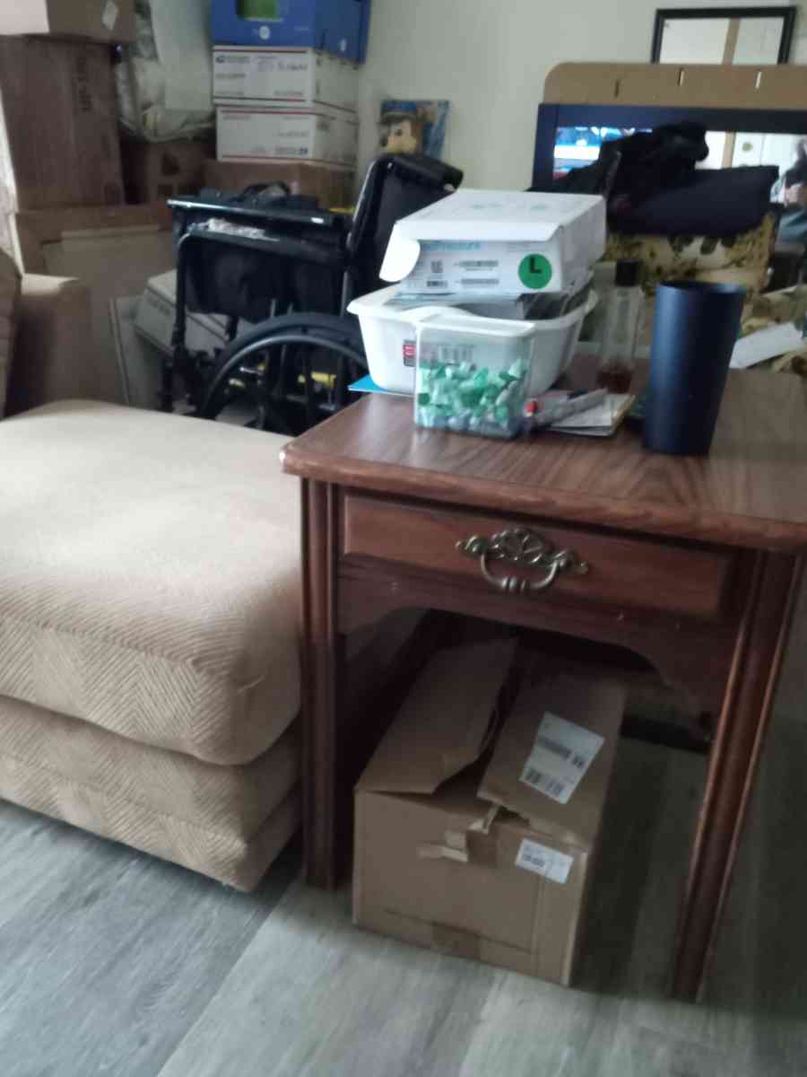 sofa with ottoman and two end tables - Addieville, Illinois - FleaMarketBay