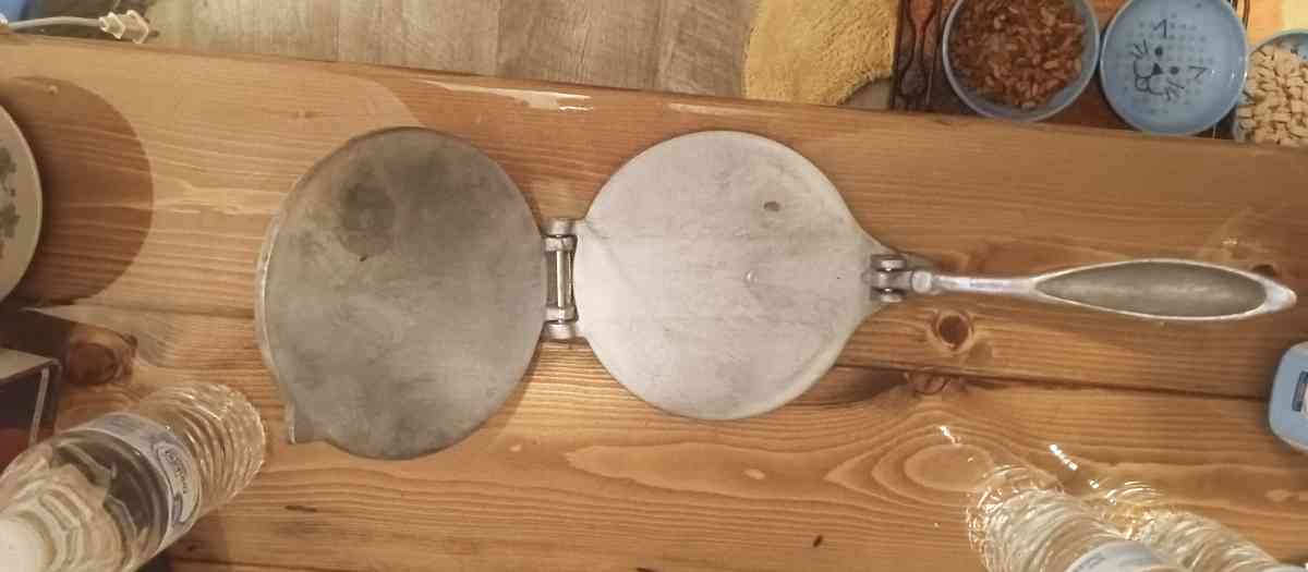 old fashioned tortilla press - Biloxi, Mississippi - FleaMarketBay