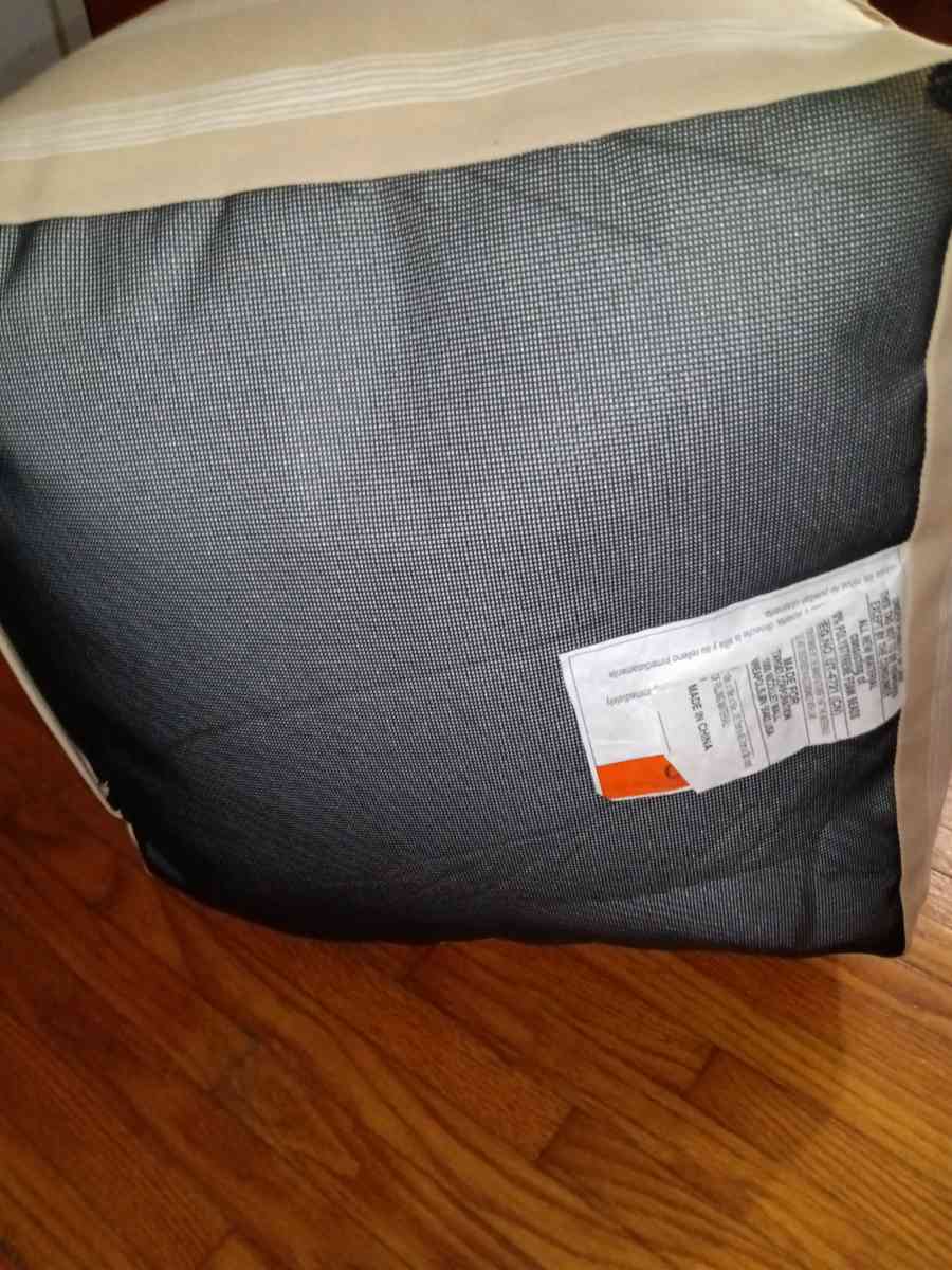 New 24x24 Pouf - Pasadena, Texas - FleaMarketBay