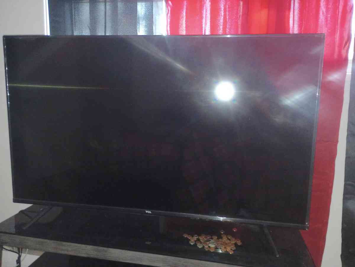 60 inch Roku TCL tv Glass TV stand - Poughkeepsie, New York - FleaMarketBay