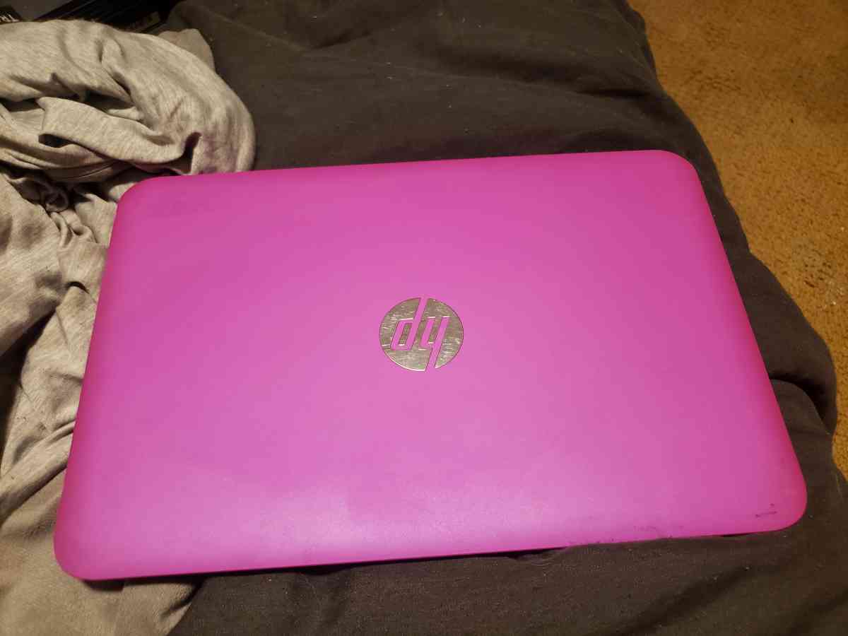hp 11 laptop works needs charger - Mineral Point, Wisconsin - FleaMarketBay