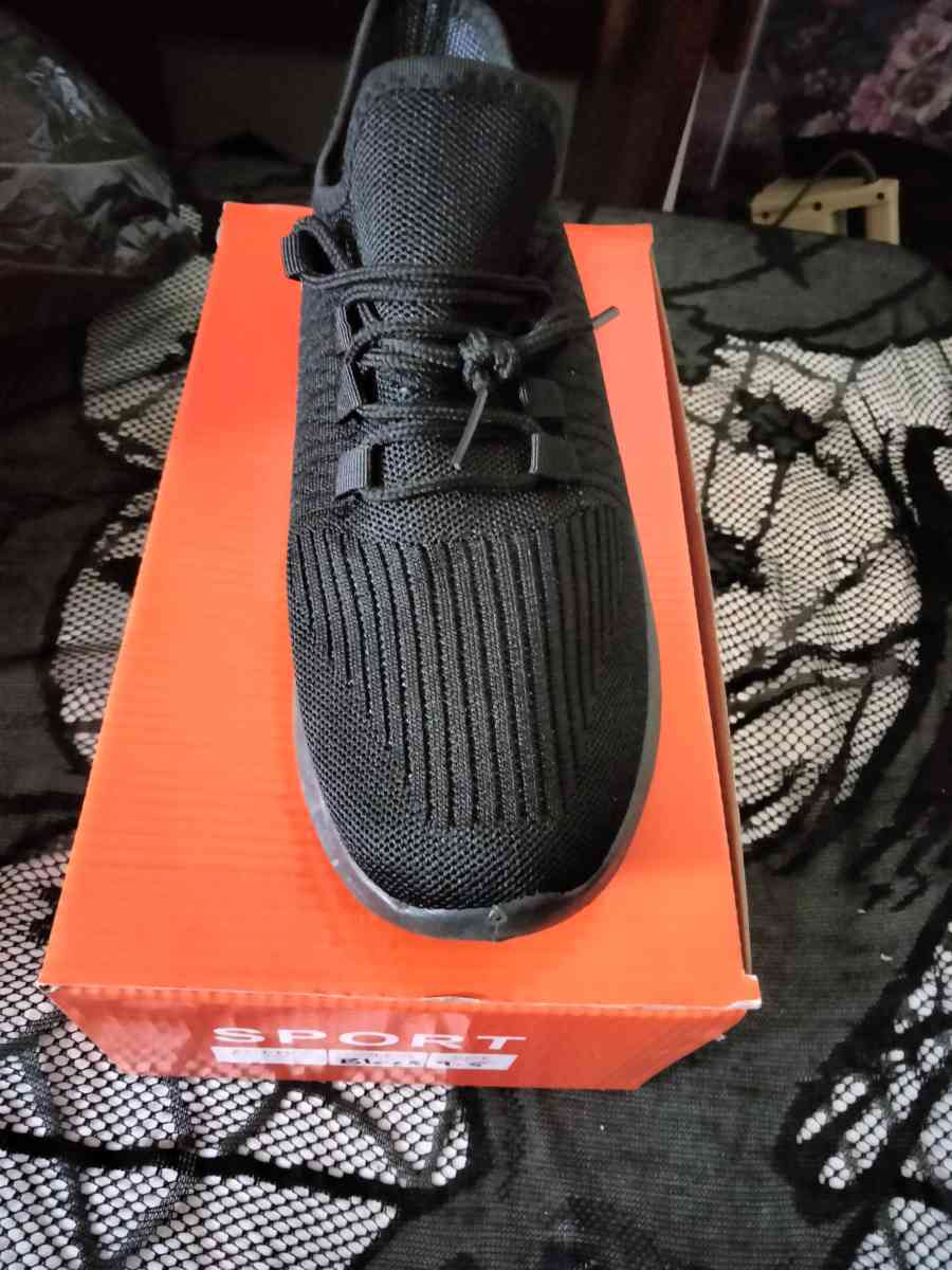 tennis shoes - Norcross, Georgia - FleaMarketBay