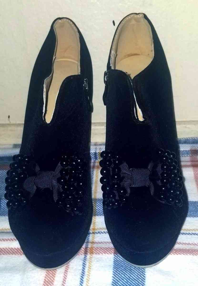Womans 4 Inch Heels  Brand New  Black Velvet Size UK 39 US 8 - Sparks, Nevada - FleaMarketBay