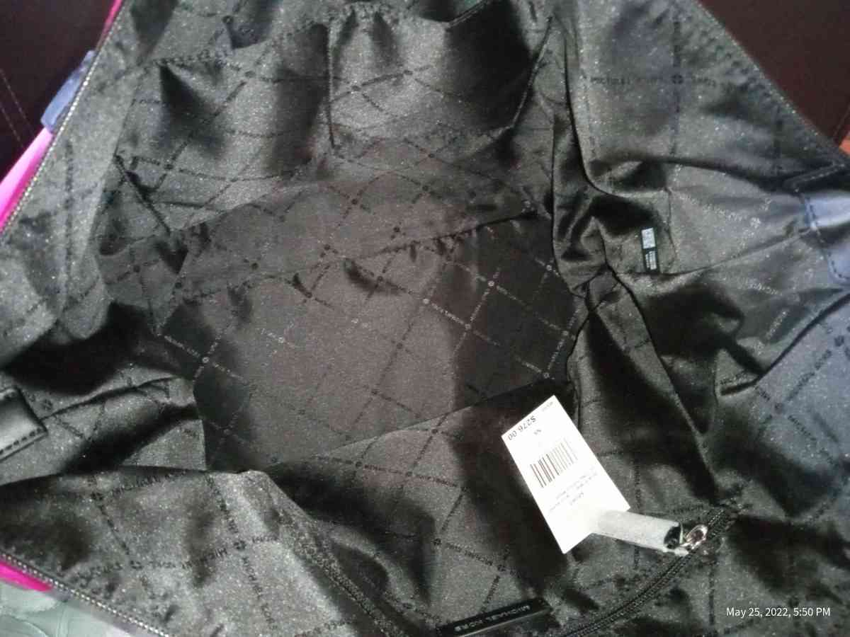 pink Michael kors large duffle bag - Knoxville, Tennessee - FleaMarketBay