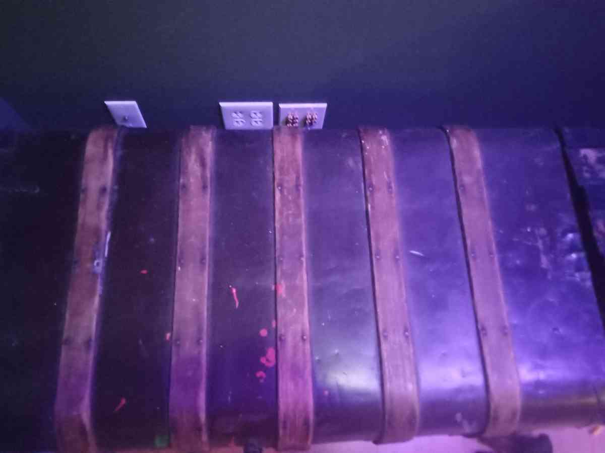 nice treasure chest look - Louisville, Kentucky - FleaMarketBay