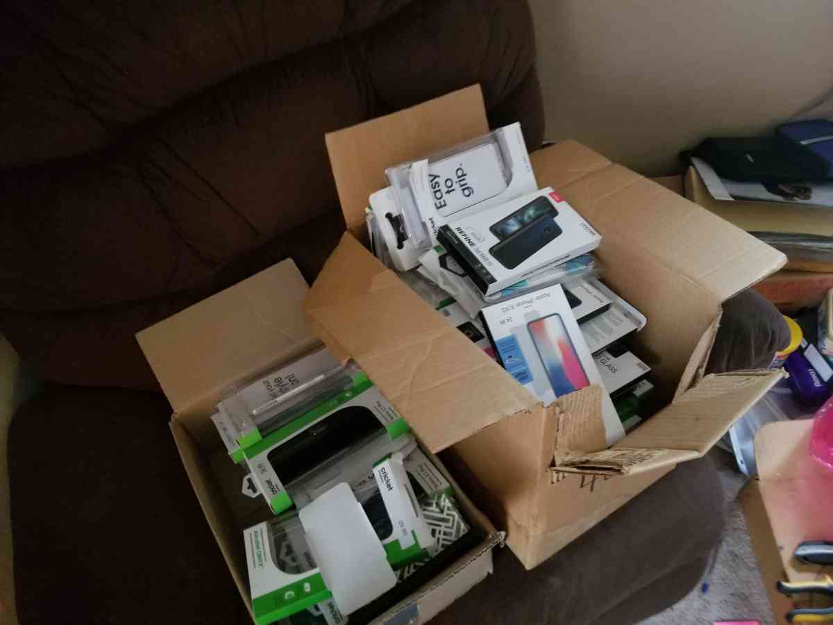 cell phone cases and screen protectors - Adrian, Pennsylvania - FleaMarketBay