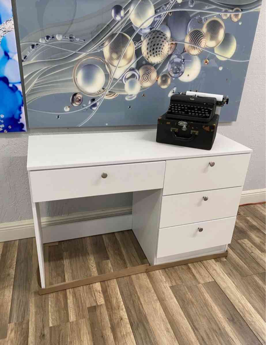 Escritorio economico Ofrezco financiamiento Contactame - Miami, Florida - FleaMarketBay