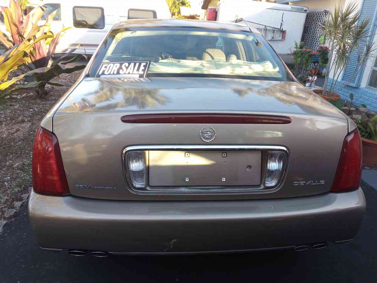 2002 cadilac everything works with ac - Coconut Creek, Florida - FleaMarketBay
