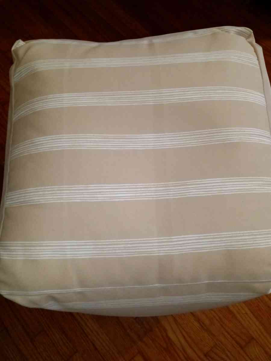 New 24x24 Pouf - Pasadena, Texas - FleaMarketBay
