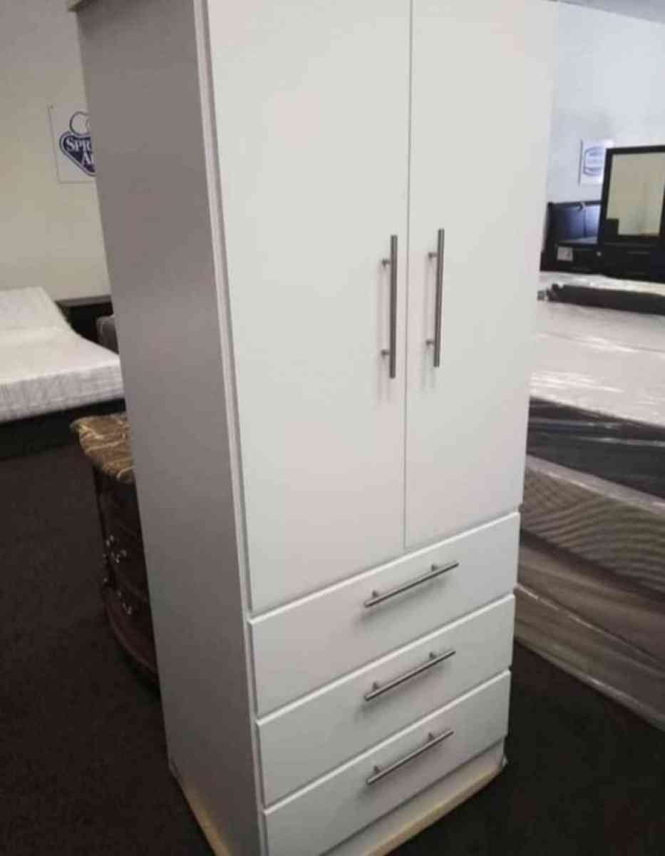 Vendo Bellos Armarios Preguntar Por Precio - Hialeah, Florida - FleaMarketBay