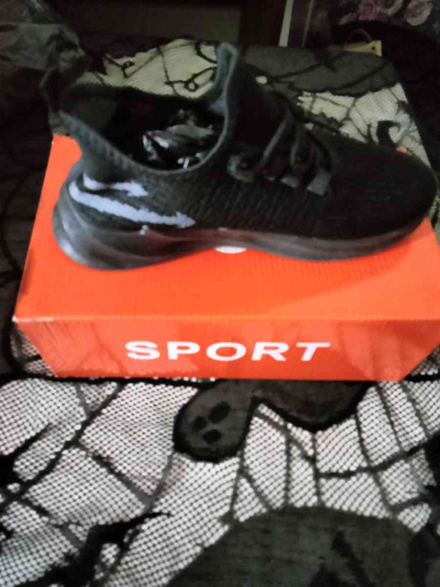 tennis shoes - Norcross, Georgia - FleaMarketBay