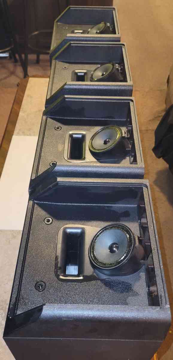 Really nice pair of Bose bookshelf speakers - Saint Louis, Missouri - FleaMarketBay