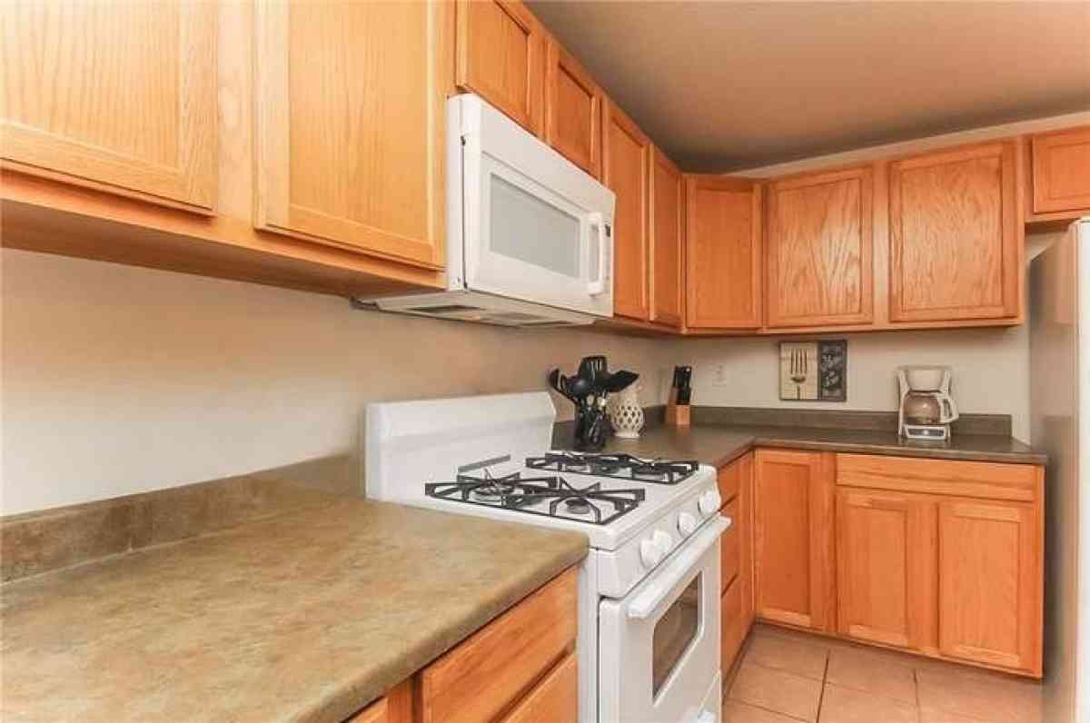 single family home - Palm Springs, California - FleaMarketBay