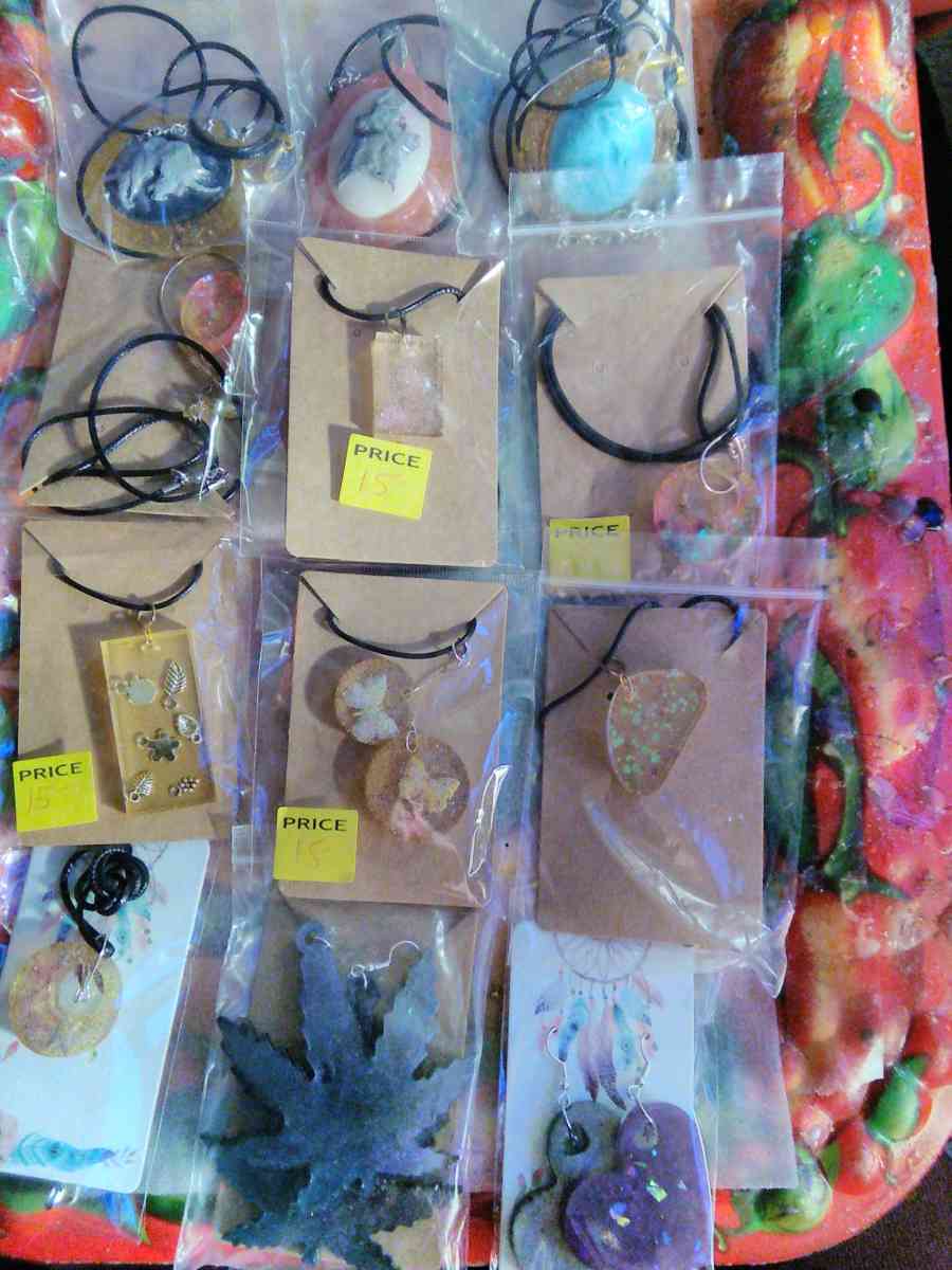 custom resin necklaces - Las Vegas, Nevada - FleaMarketBay