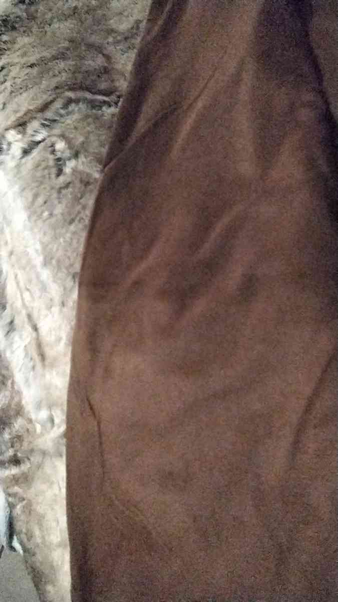 Faux fur Throw - Morgan City, Louisiana - FleaMarketBay