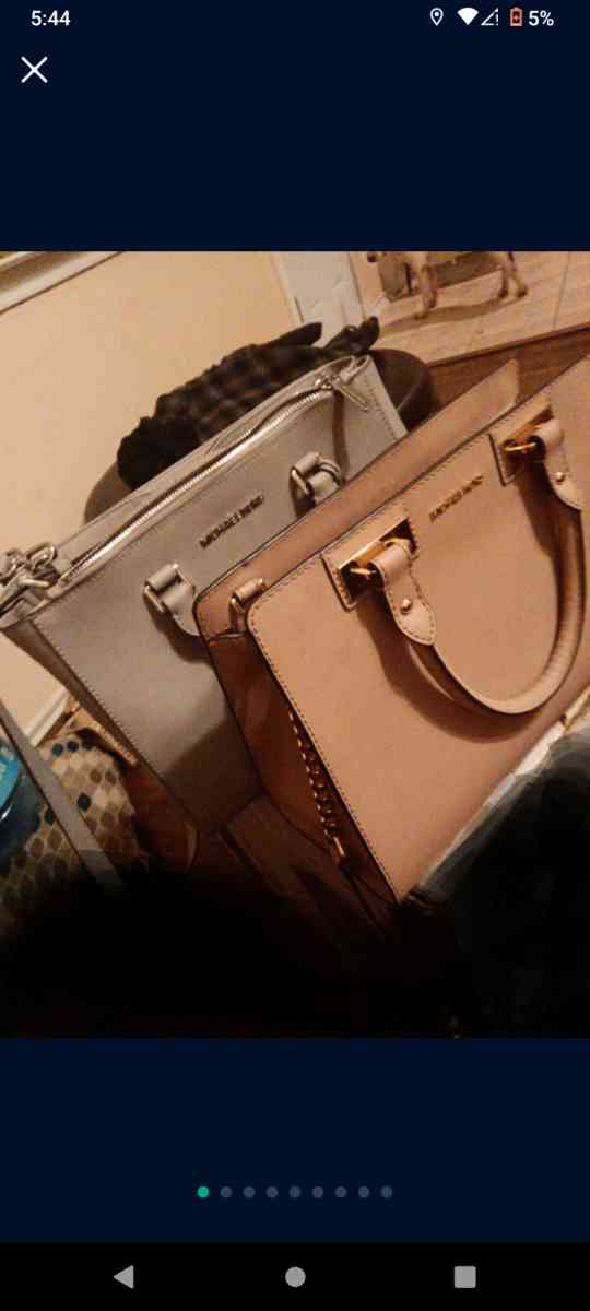 one purse for 60 - Atascosa, Texas