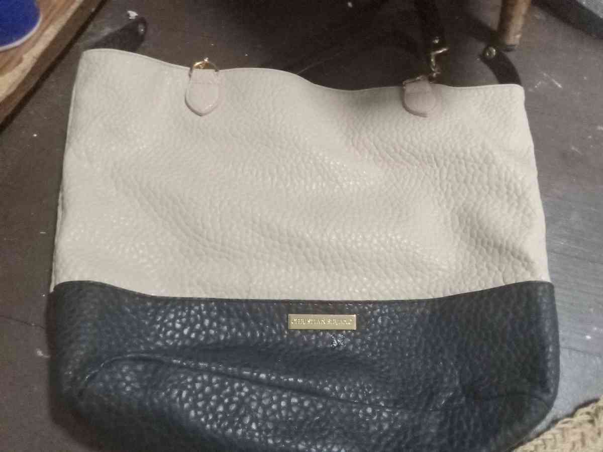 A real christian sirano purse - Muskegon, Michigan - FleaMarketBay