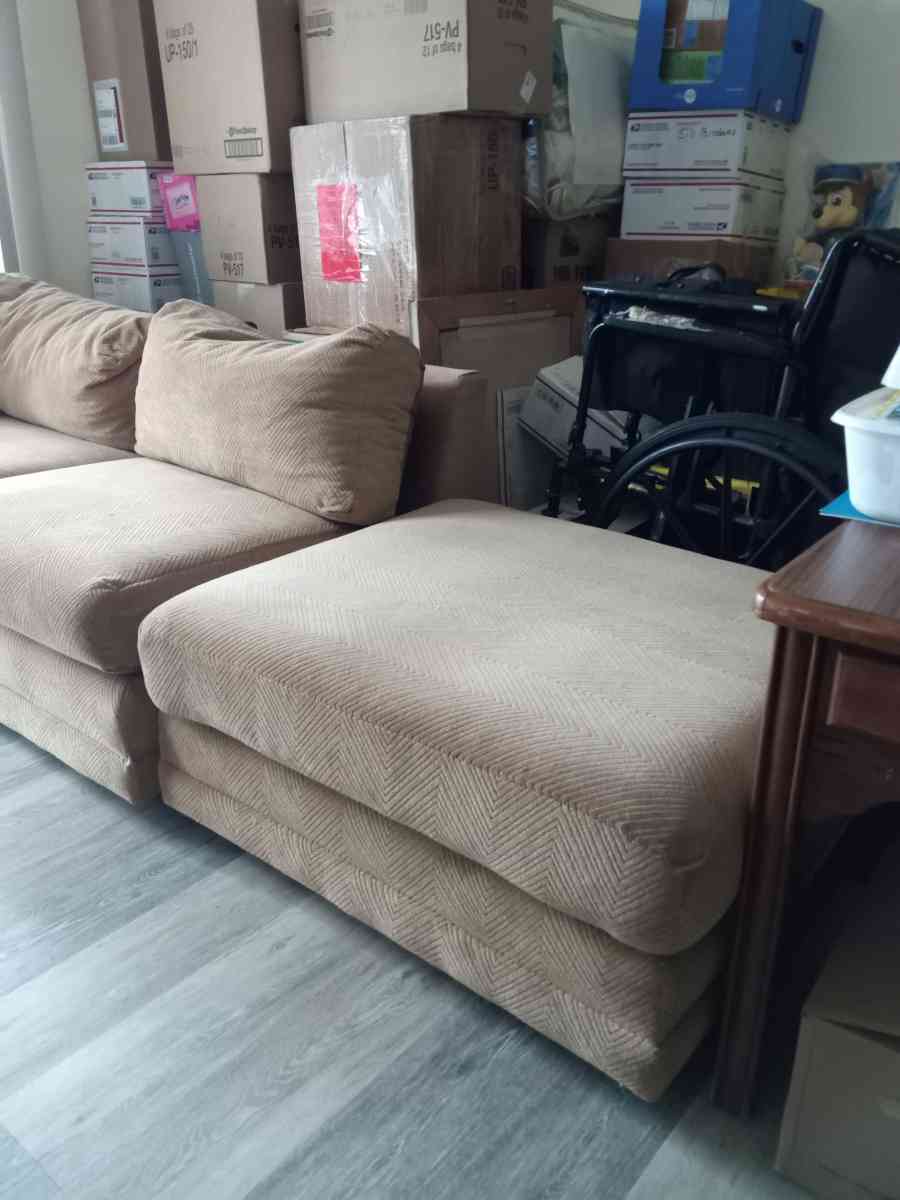 sofa with ottoman and two end tables - Addieville, Illinois - FleaMarketBay