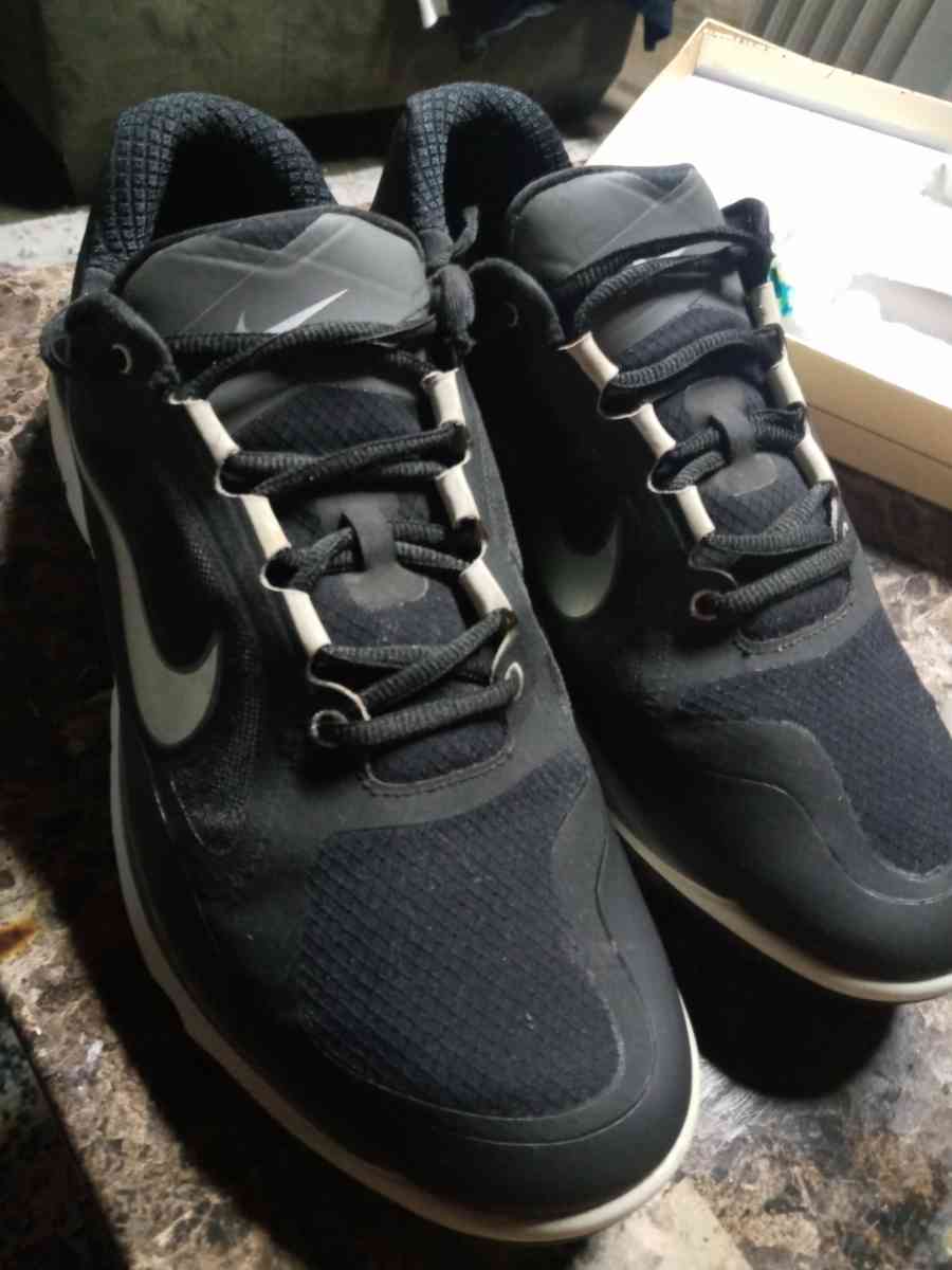 Mens Blk Nike Revolution - Oklahoma City, Oklahoma - FleaMarketBay