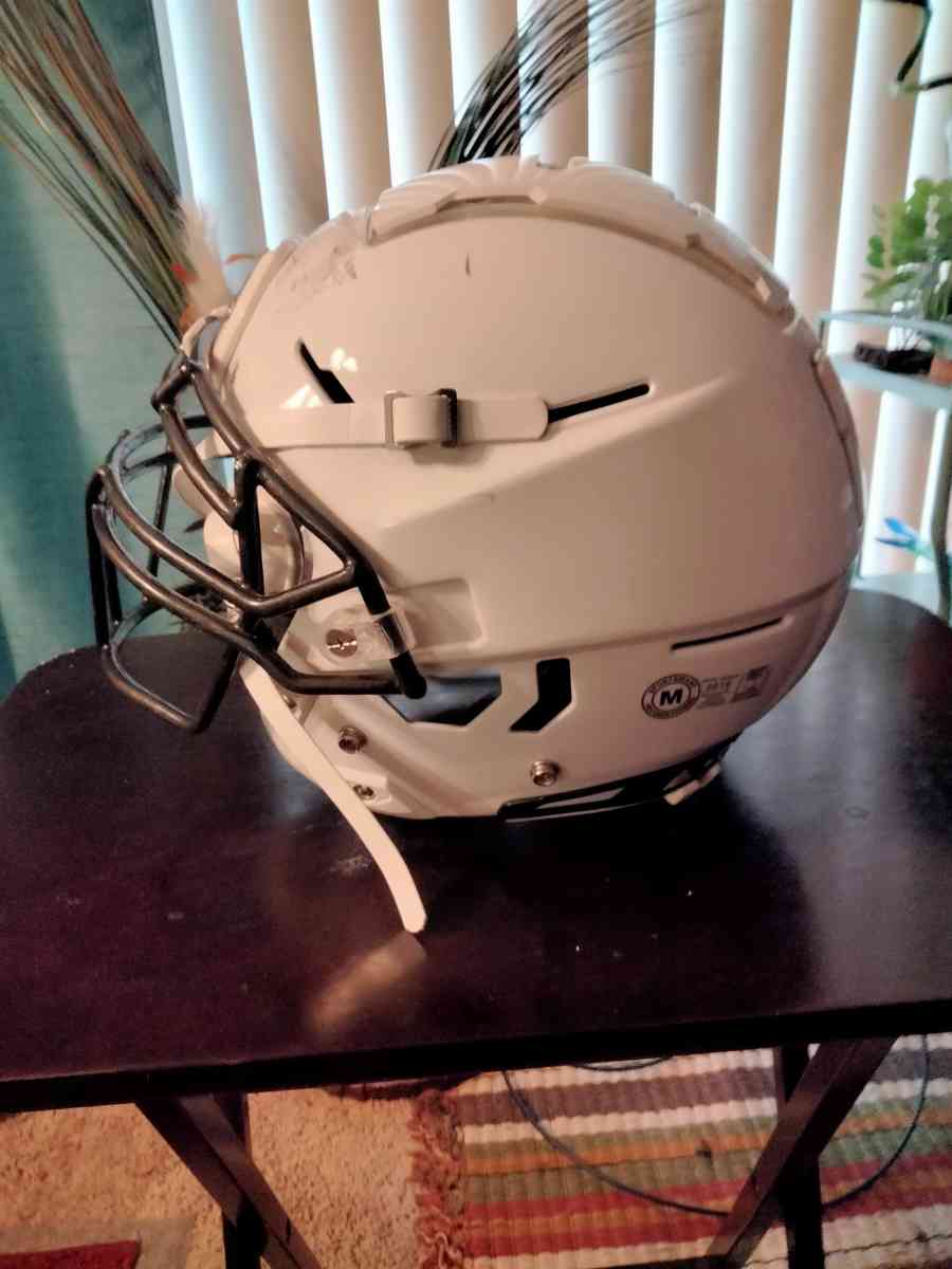 Schutt football helmet youth size M - Philadelphia, Pennsylvania - FleaMarketBay