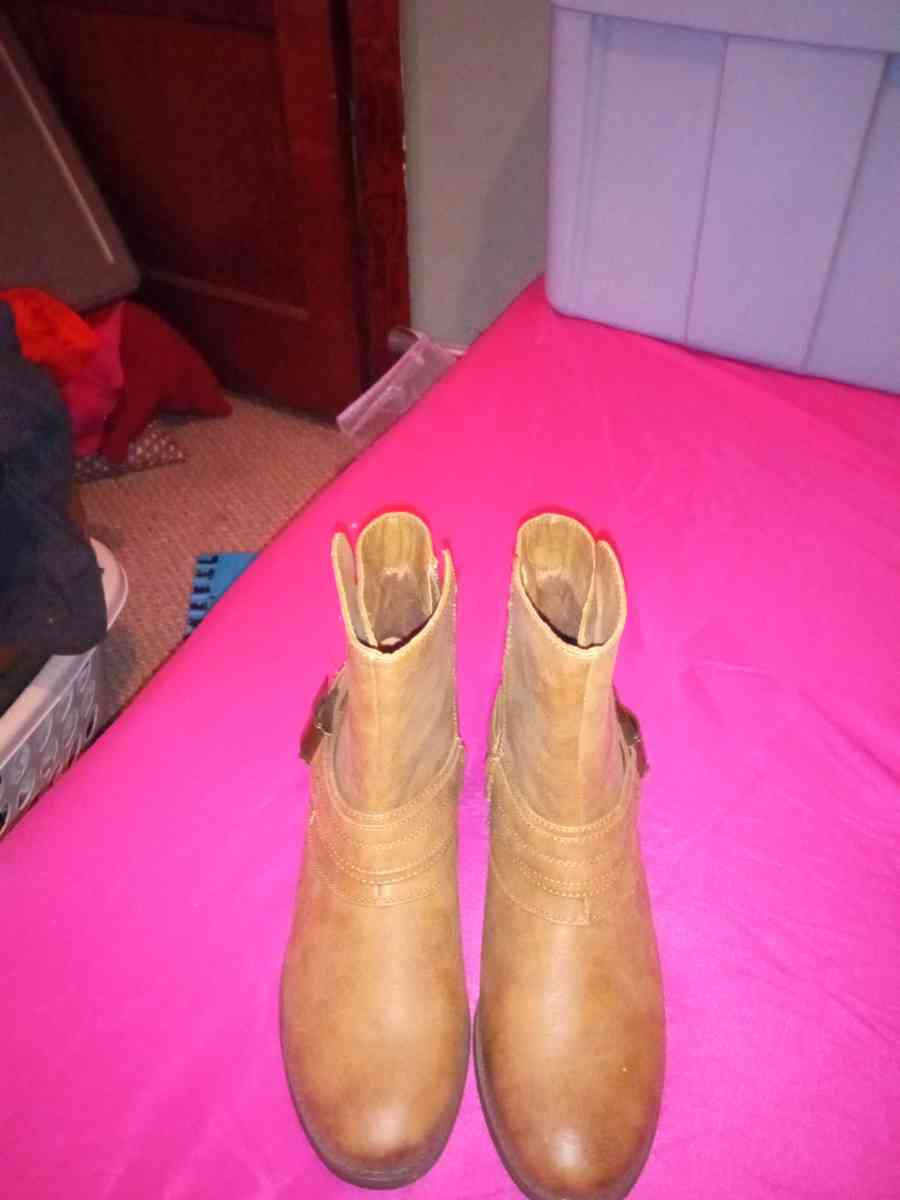 ladies new leather boots - Salina, Kansas - FleaMarketBay
