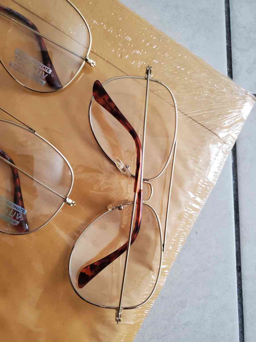 glasses for men and women - Tampa, Florida - FleaMarketBay