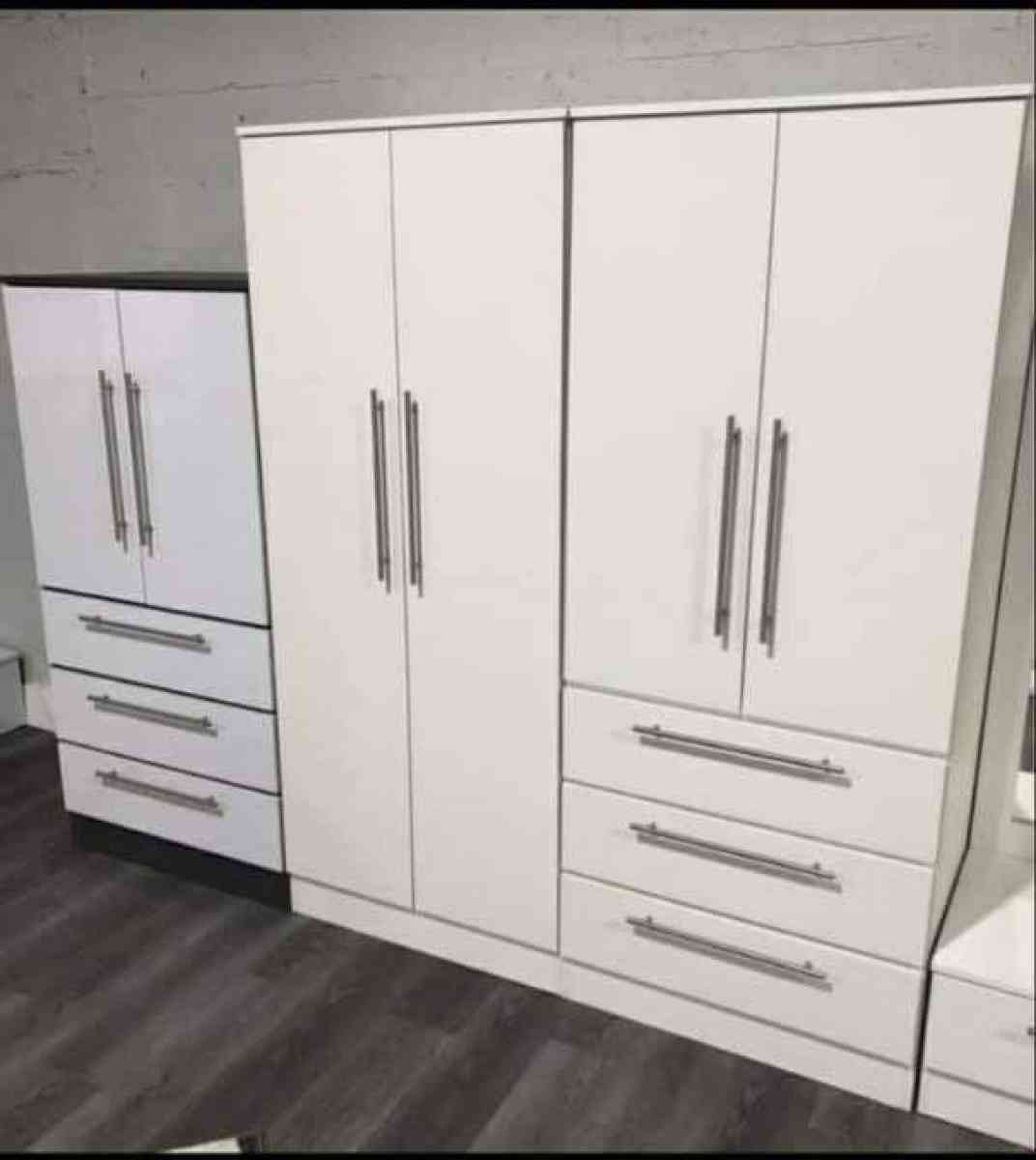 Vendo Bellos Armarios Preguntar Por Precio - Hialeah, Florida