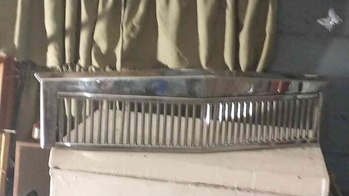 chrome grill for a car - Kaplan, Louisiana - FleaMarketBay