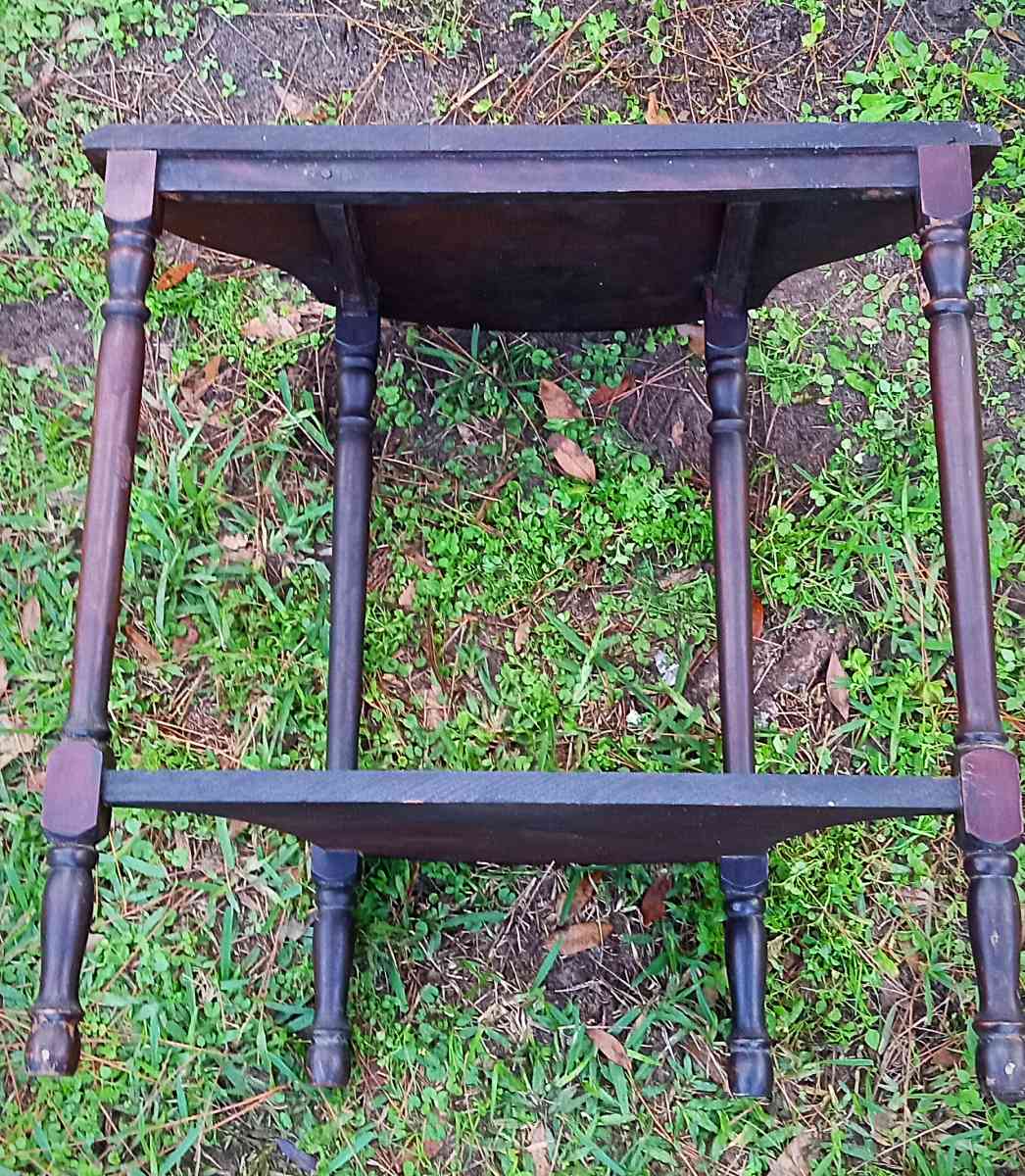 Antique half moon table - Thonotosassa, Florida - FleaMarketBay