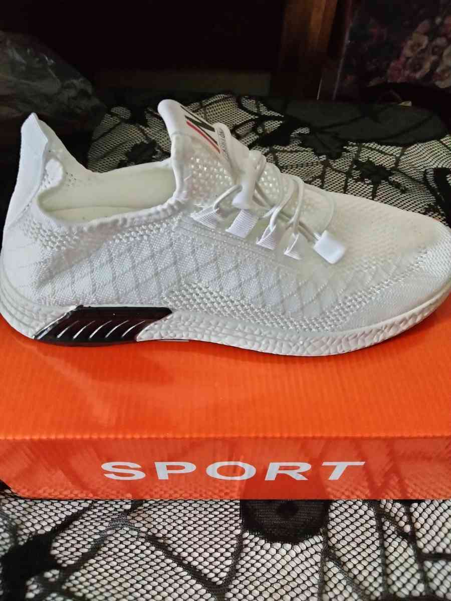 tennis shoes - Norcross, Georgia - FleaMarketBay