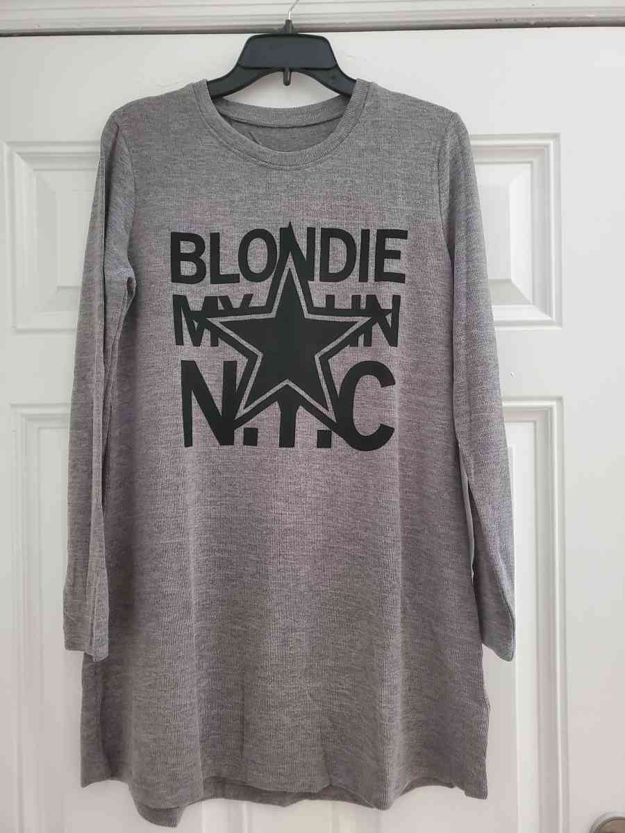 women top - Tampa, Florida - FleaMarketBay