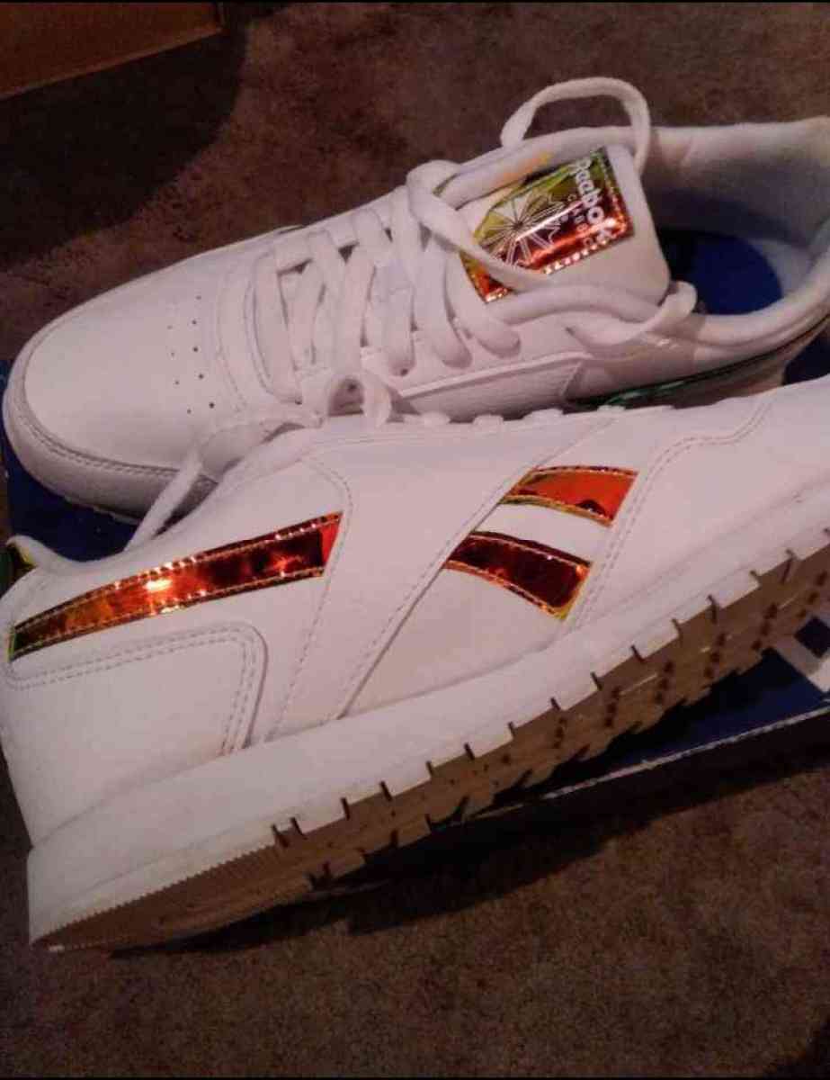 Womens Reebok Classic Shoes - Endwell, New York - FleaMarketBay