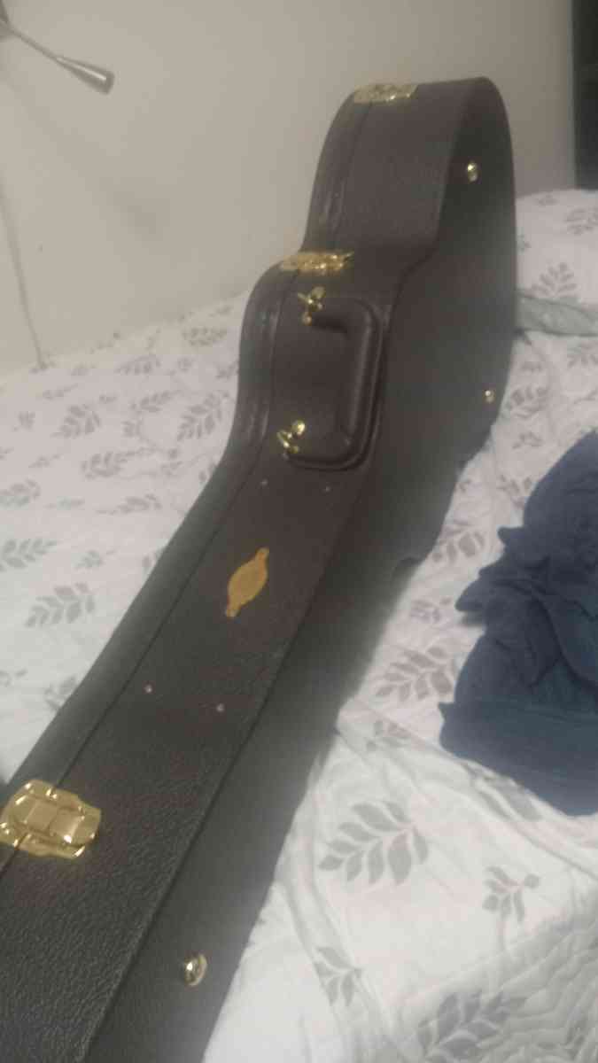 Hardcase for acoustic guitar - San Antonio, Texas - FleaMarketBay