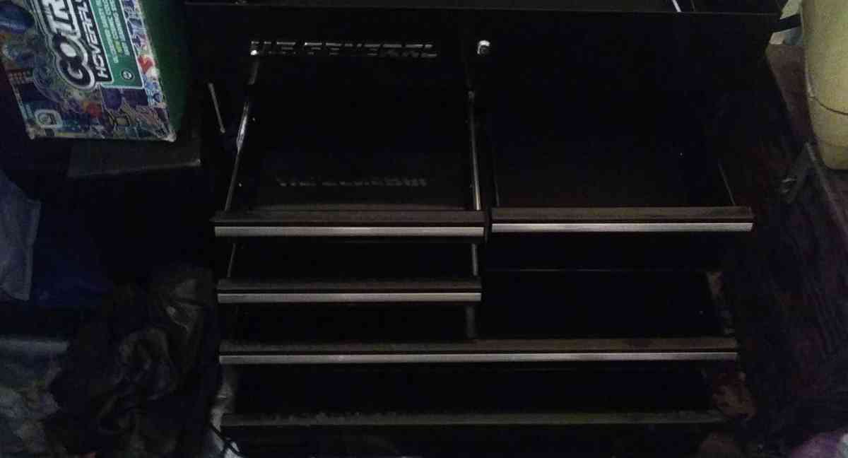 US GENERAL 26 INCH TOOL BOX - Greensboro, North Carolina - FleaMarketBay