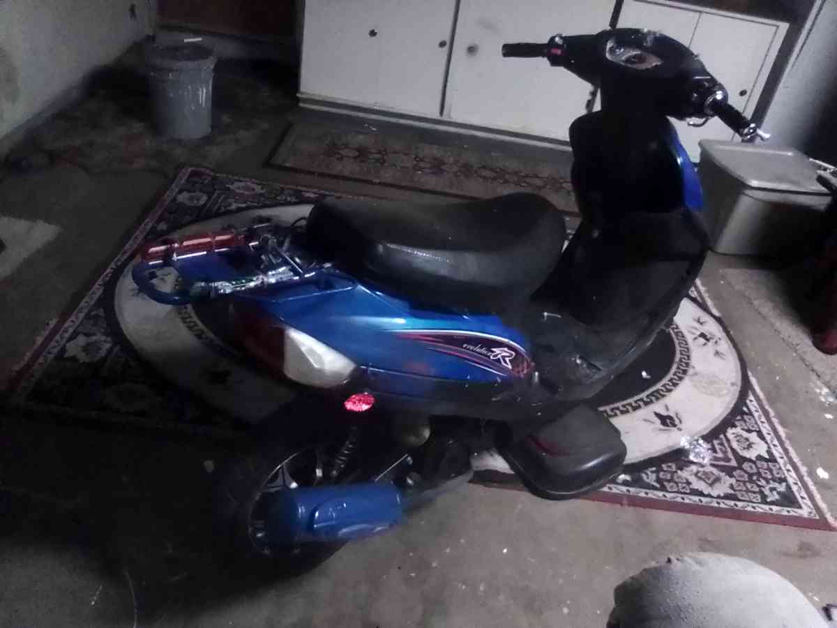 2020 revolution boom 50cc moped - Modesto, California - FleaMarketBay
