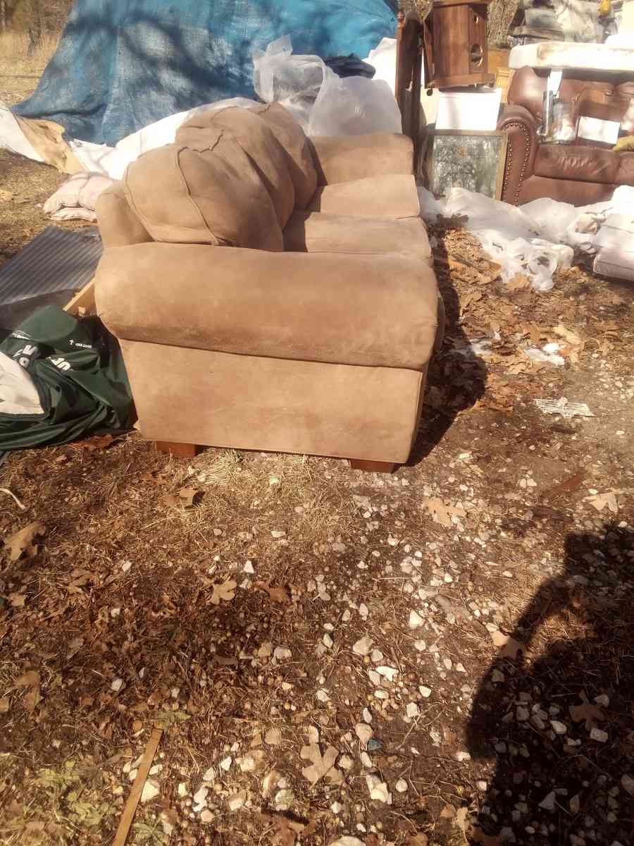 very very nice couch - Joplin, Missouri