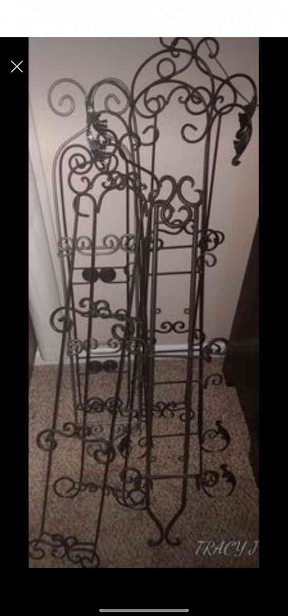 METAL SHELVES - Cincinnati, Ohio