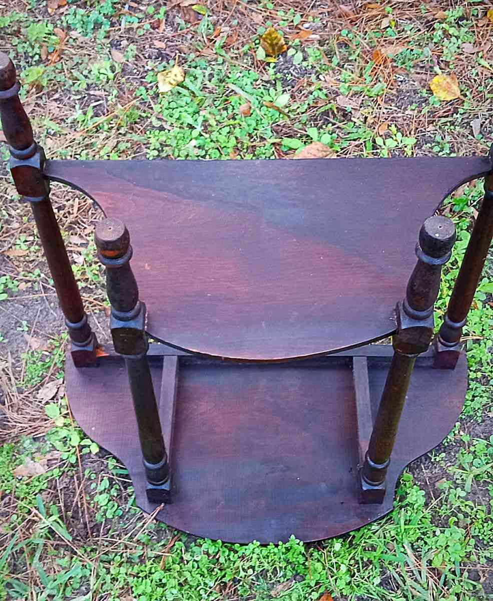 Antique half moon table - Thonotosassa, Florida - FleaMarketBay