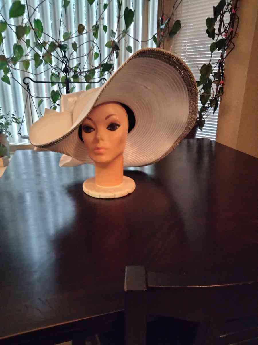 Womens Wide Brim Hats - Tacoma, Washington - FleaMarketBay
