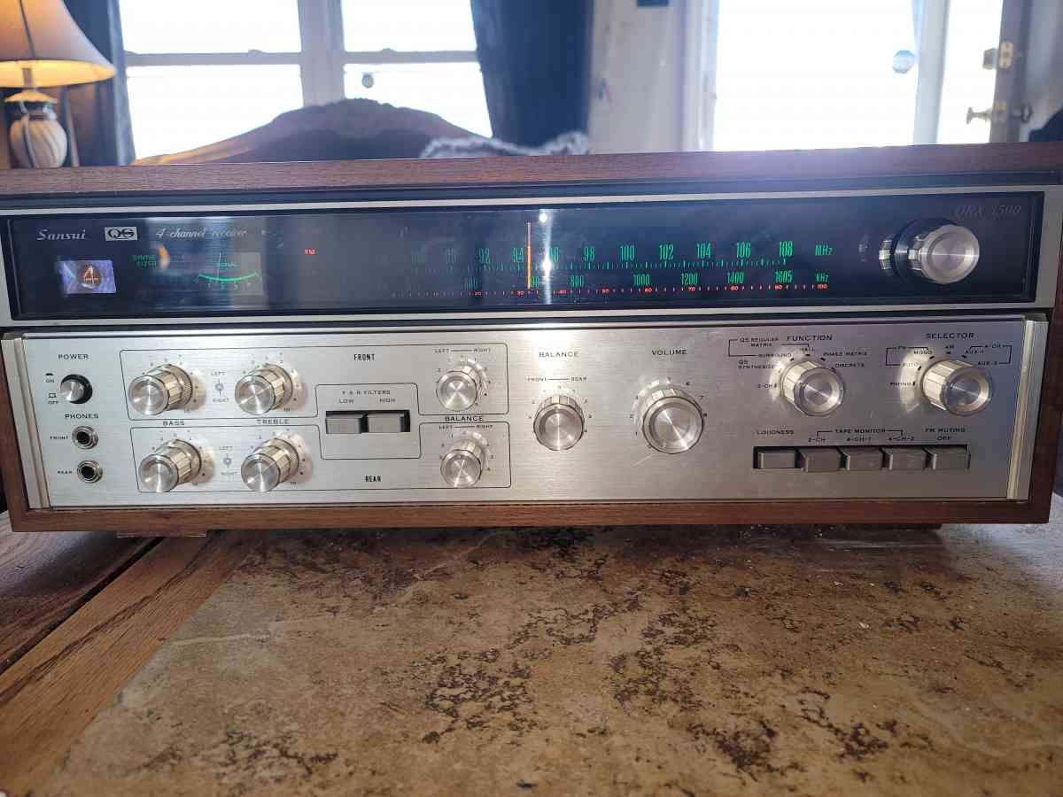 vintage Sansui Stereo Receiver and is in beautiful condition