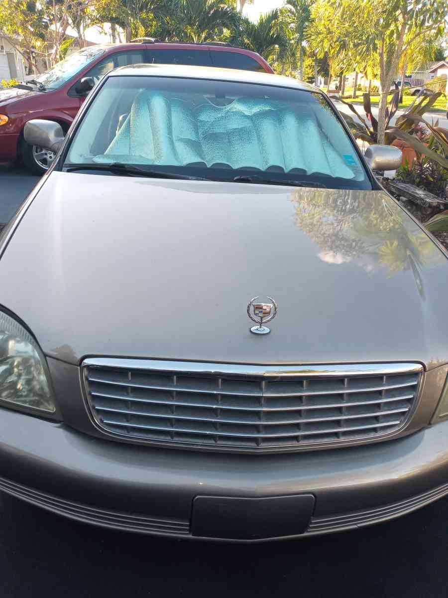 2002 cadilac everything works with ac - Coconut Creek, Florida - FleaMarketBay