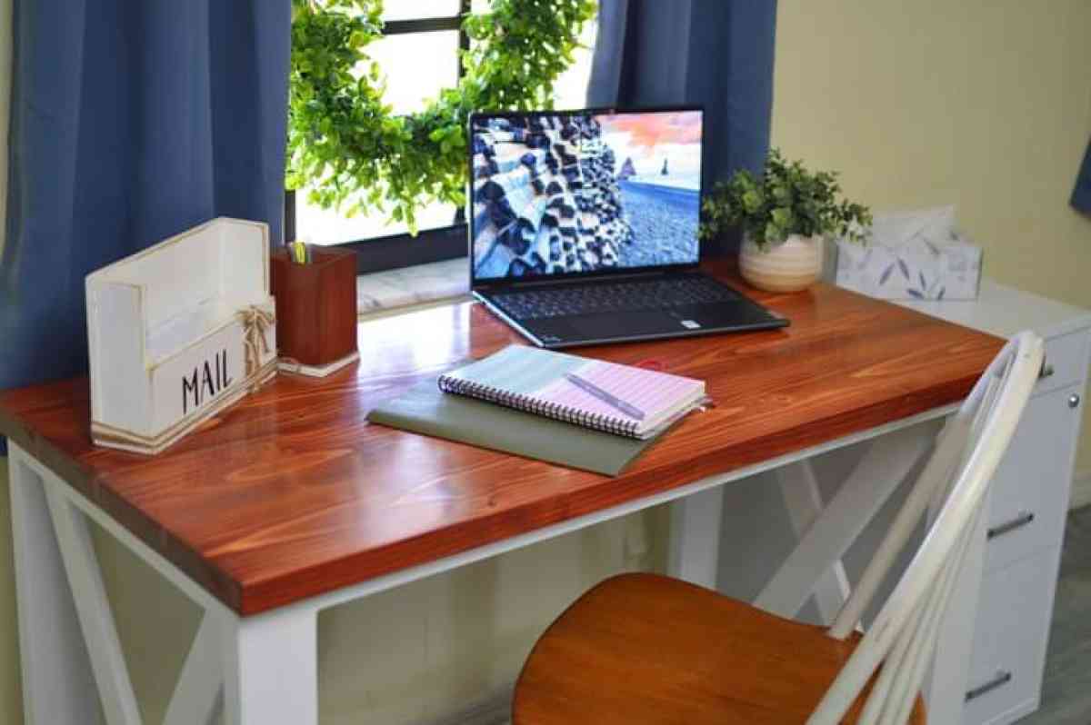 Farmhouse wooden desk - Haines City, Florida - FleaMarketBay