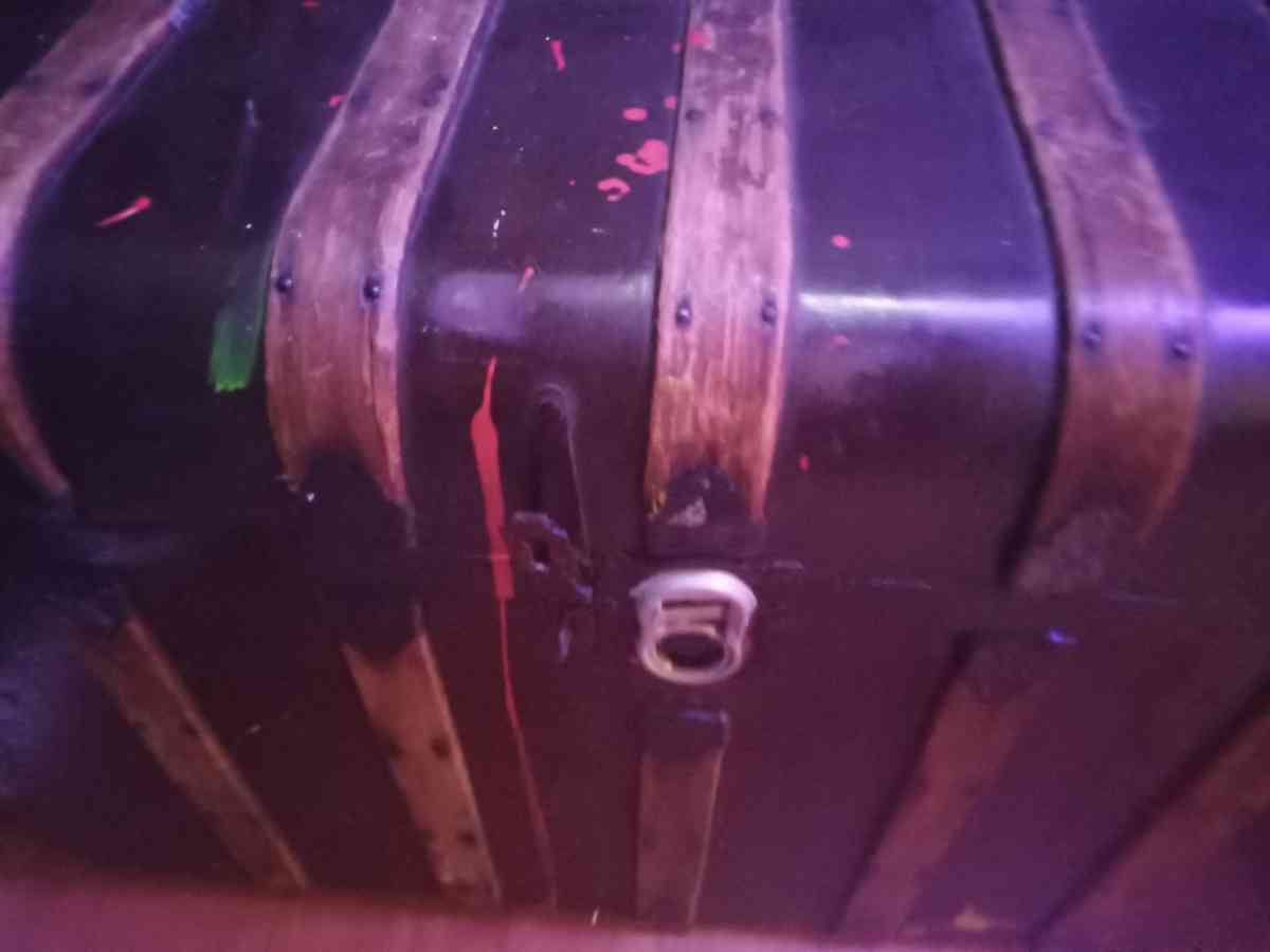 nice treasure chest look - Louisville, Kentucky - FleaMarketBay