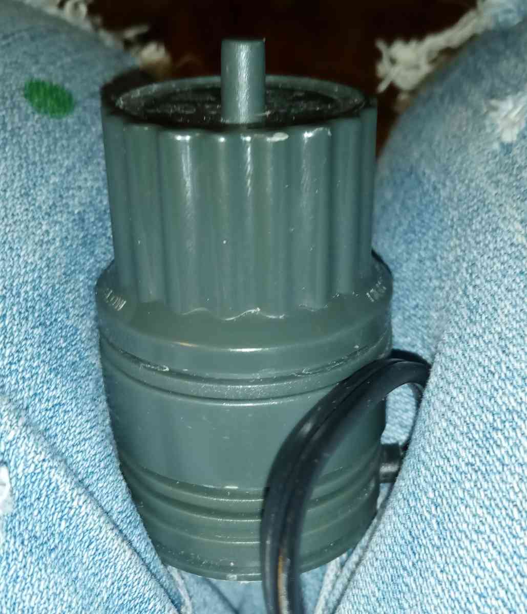 Hawkeye Aquarium Air Pump - Lenox, Tennessee