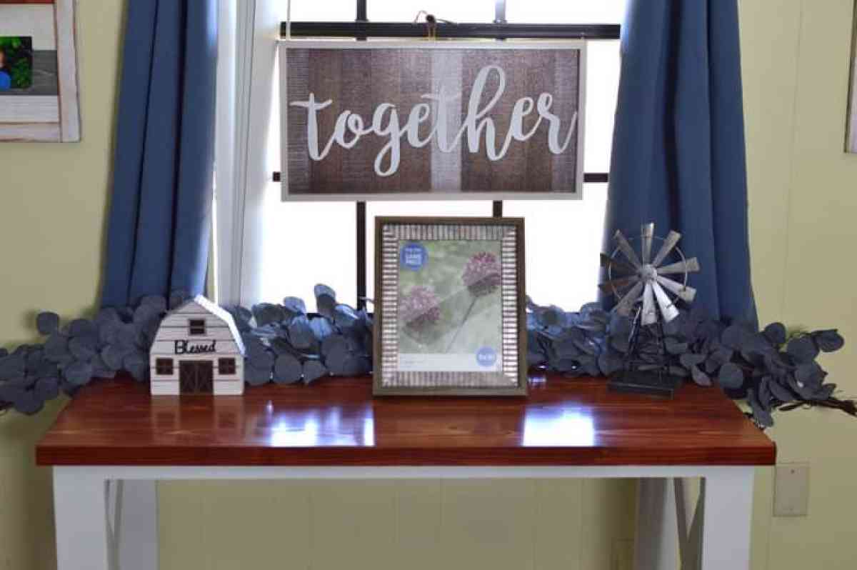 Farmhouse wooden desk - Haines City, Florida - FleaMarketBay