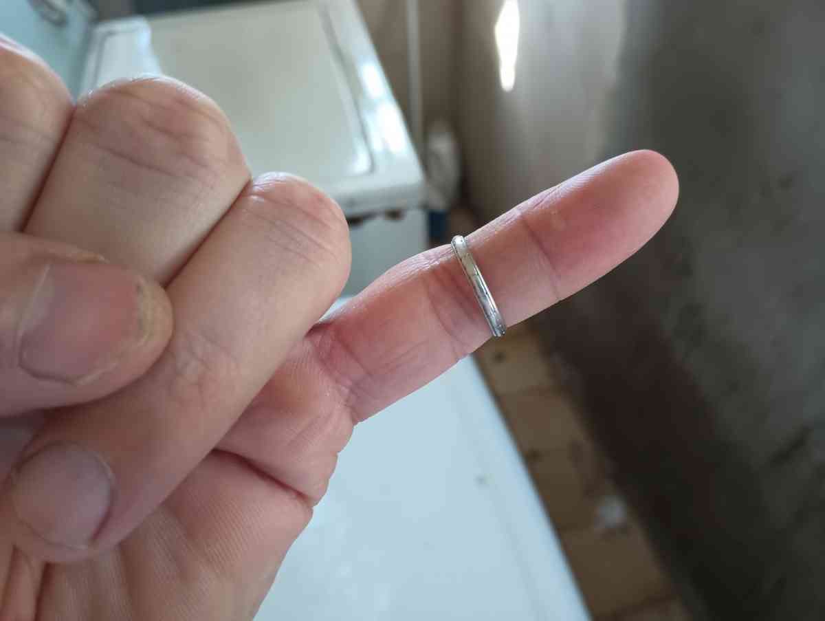 womens PLATINUM wedding band - Hialeah, Florida