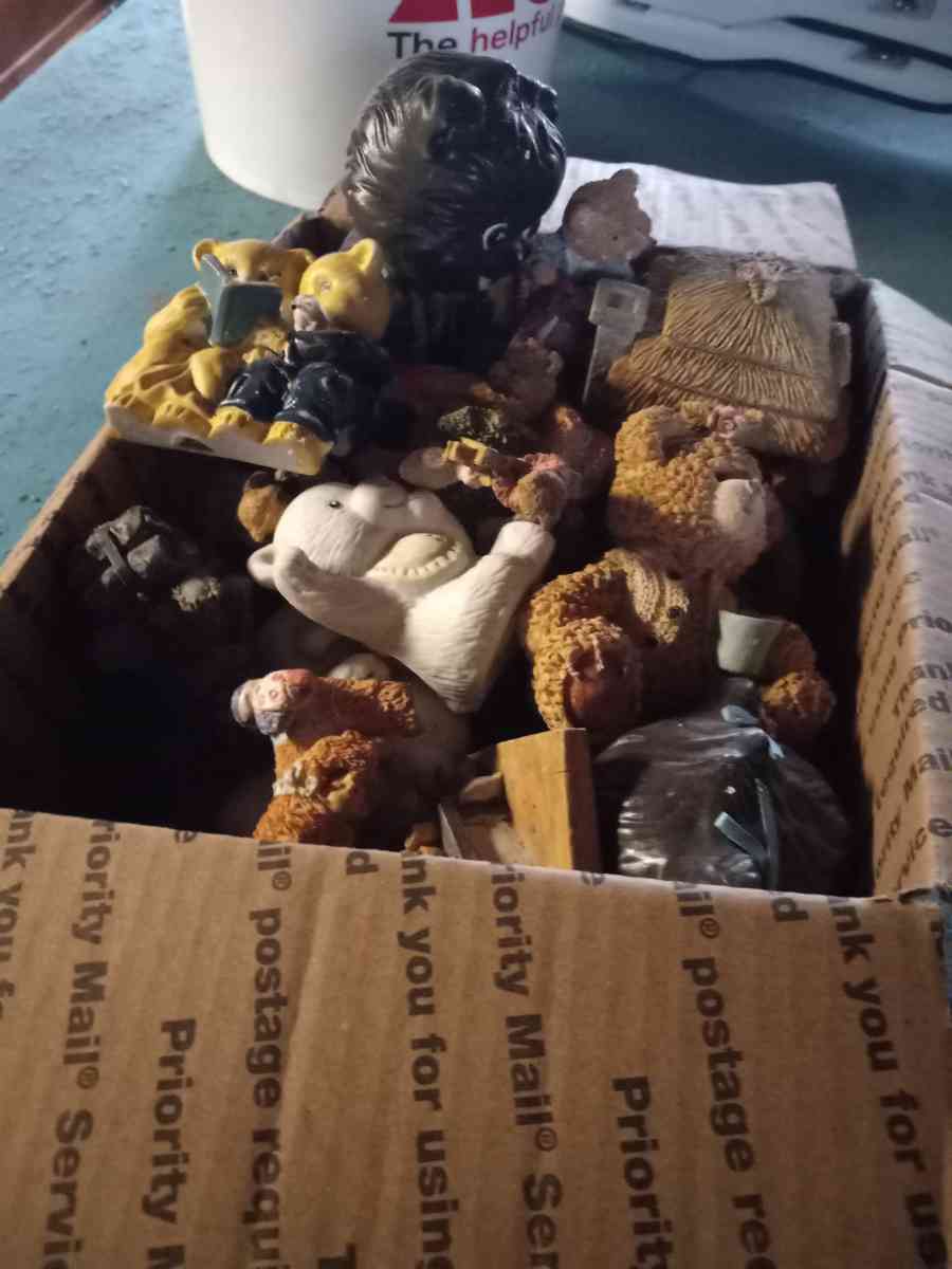 Bear figurines - Chiefland, Florida - FleaMarketBay
