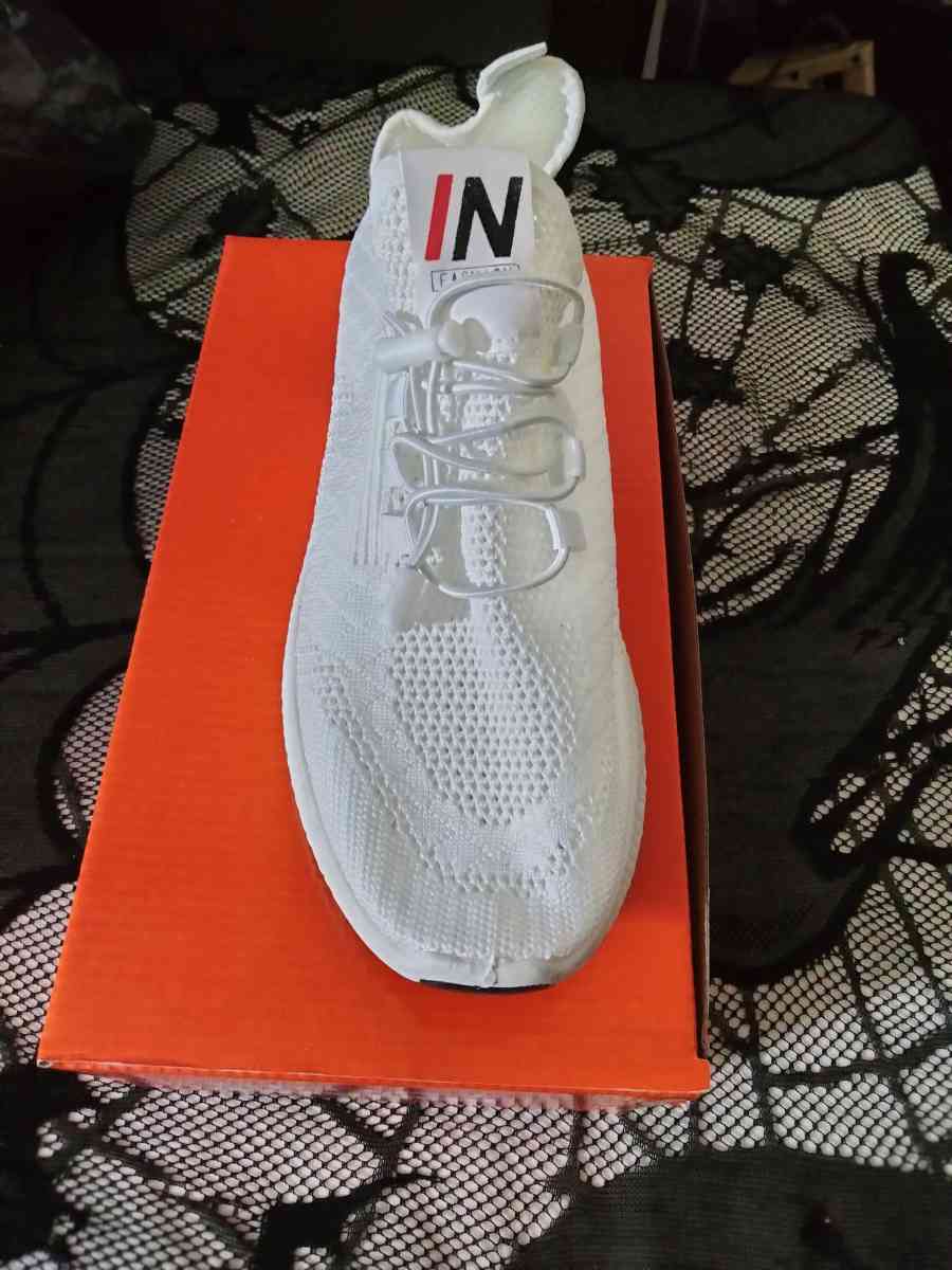 tennis shoes - Norcross, Georgia - FleaMarketBay