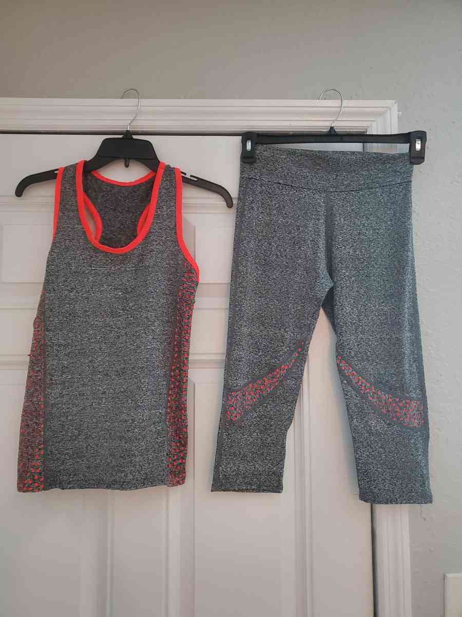 women two piece outfit - Tampa, Florida