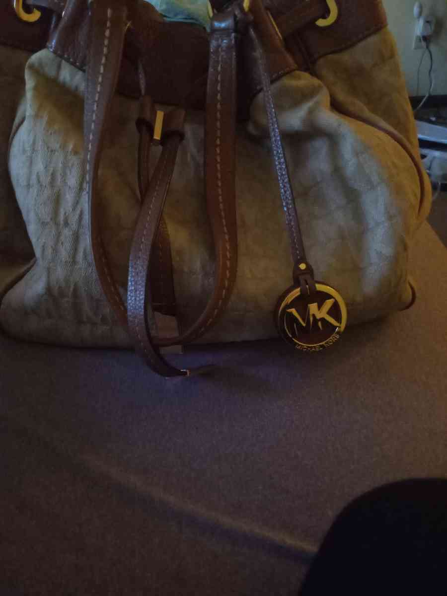 Michael korrs purse - Plainville, Connecticut